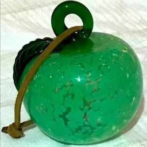 Green Apple Glass Paperweight Green leaf. Condition is "New".